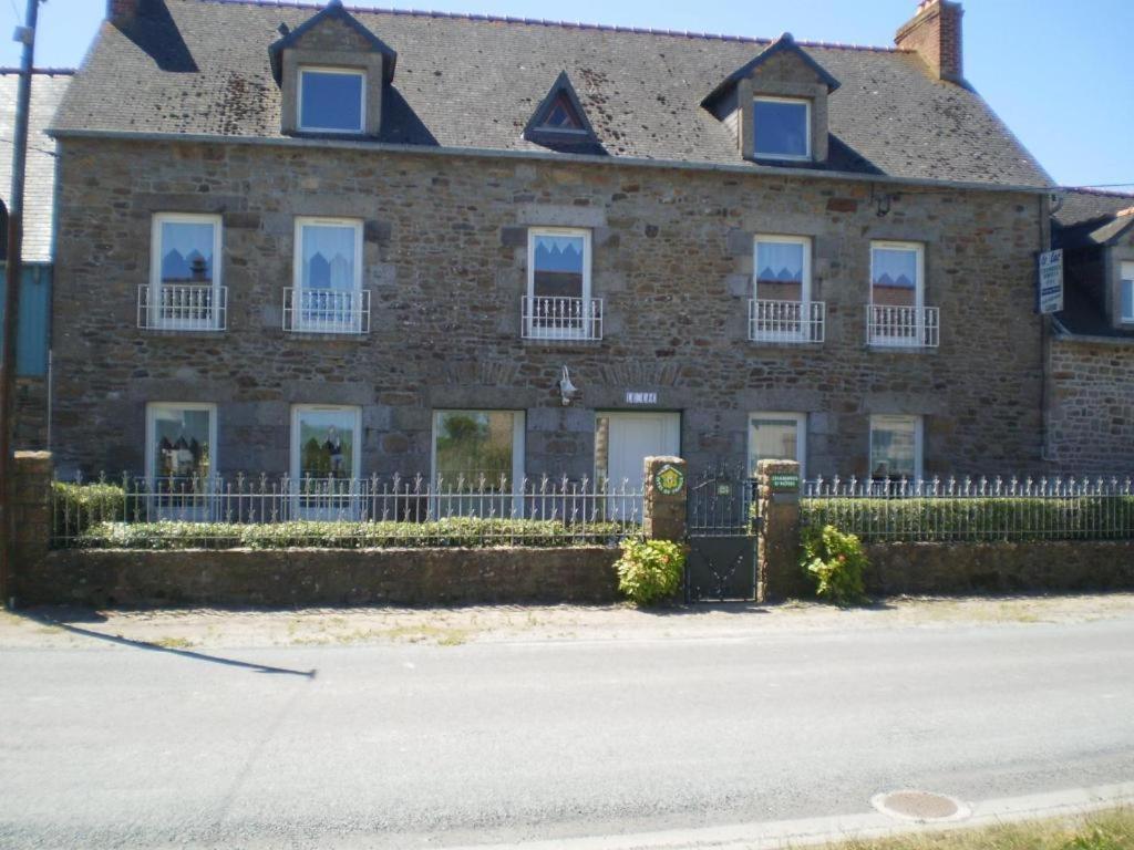 Gite Le Lac Cherrueix Exterior photo
